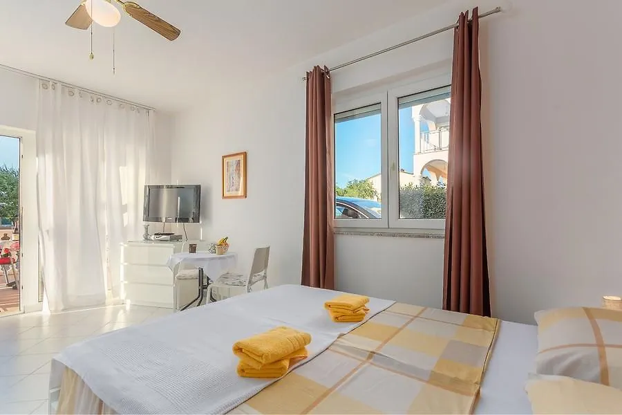 Bužinija Apartment Zora בית הארחה